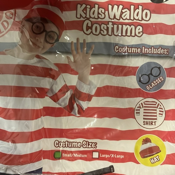 Where’s Waldo shirt & hat - Picture 4 of 7